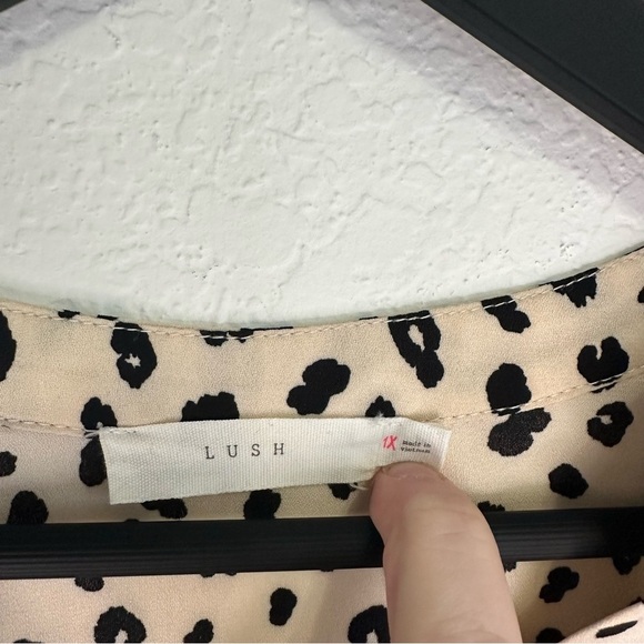 Lush Cream Cheetah Print Top – 3/4 Sleeve, Size 1X (Stitch Fix) - Picture 4 of 7